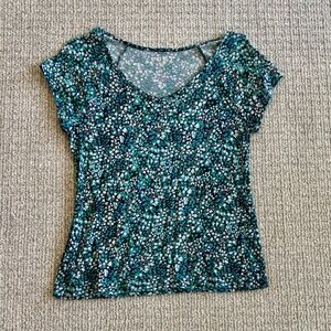 LOFT floral scoop neck cap sleeve T, size M
